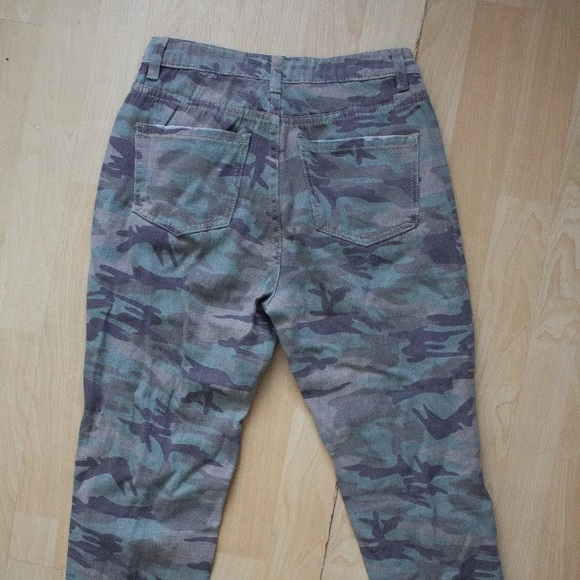 Women’s NWT Camo Shredded High Waist Pants, 4P - Picture 6 of 8